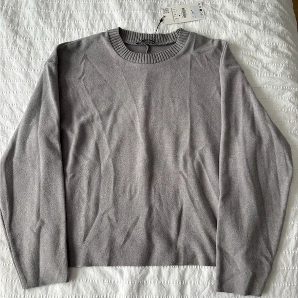 Zara Thin Knit Sweater - Picture 1 of 4